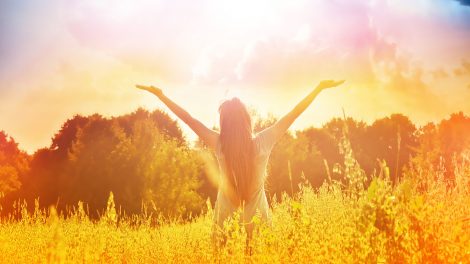 boldogság bokréta ezotéria hajnali harmat lélekgyógyász melitta nyári örömkoktél spirituális áldás titkot őrző levendula ványik dóra