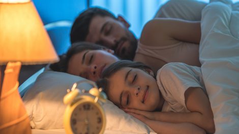 átállás gyerek az ágyban gyermek gyermekpszichológus hitvesi ágy standovár sára szülő ványik dóra