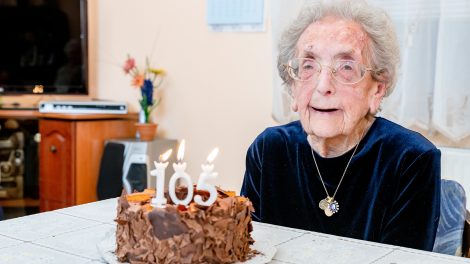 105 éves születésnap az ország legidősebb asszonya b. molnár márk dédmama mazsi mama nagymama születésnap ükmama ünnep