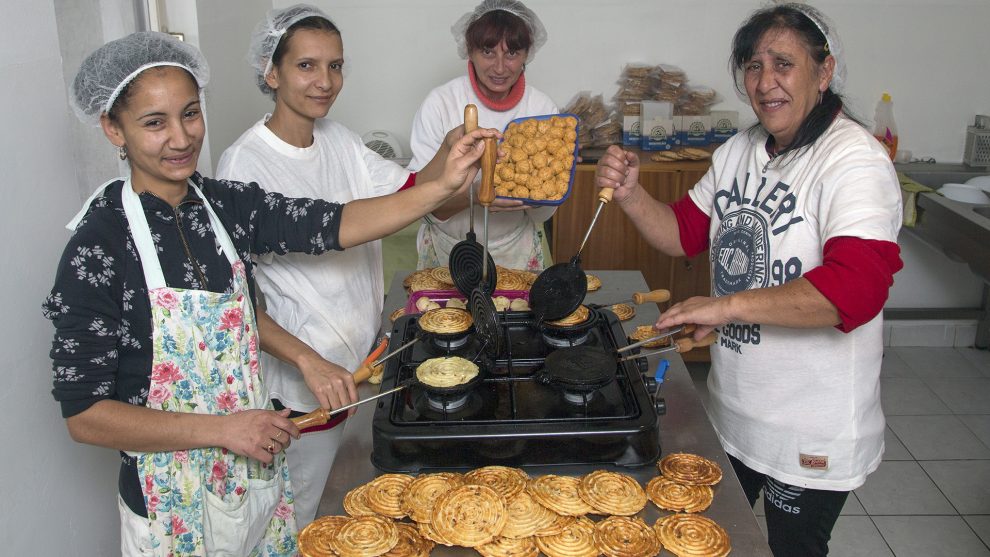 bagolykalács bányatelepi asszonyok családanyák csilis tallér hagymás tallér munkanélküliség sajtos tallér sütés szurovecz kitti