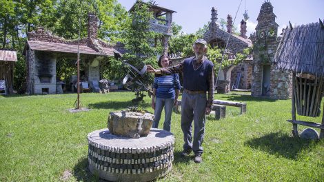 birodalom borász bugaszeg csere jános építőmesterség középkori kastély rádiótávírász tervrajz trónterem turisták újrahasznosított anyag ványik dóra méhész