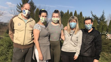 adomány b. molnár márk esküvőiruha-szalon fertőzés járvány koronavírus maszk olaszország orbán katalin szabásminta varrónő