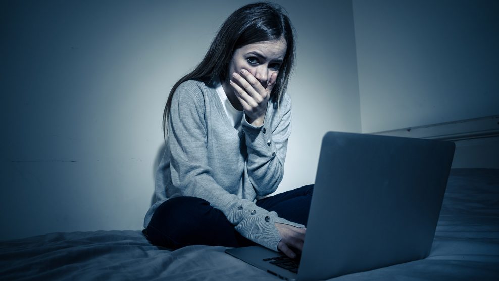 áldozatsegítő központok bántalmazott gyerek digitális eszközhasználat dr. tatár erika érzelmi visszaélés kiskamaszok kríziskezelés online szexuális visszaélés online szexuális zaklatás pszichológus szurovecz kitti trauma