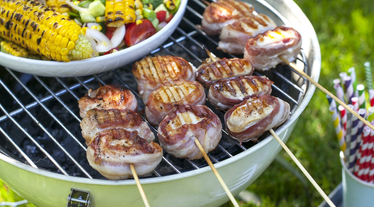 A kerti partik sztárja lesz ez az étel: Baconbe göngyölt ...