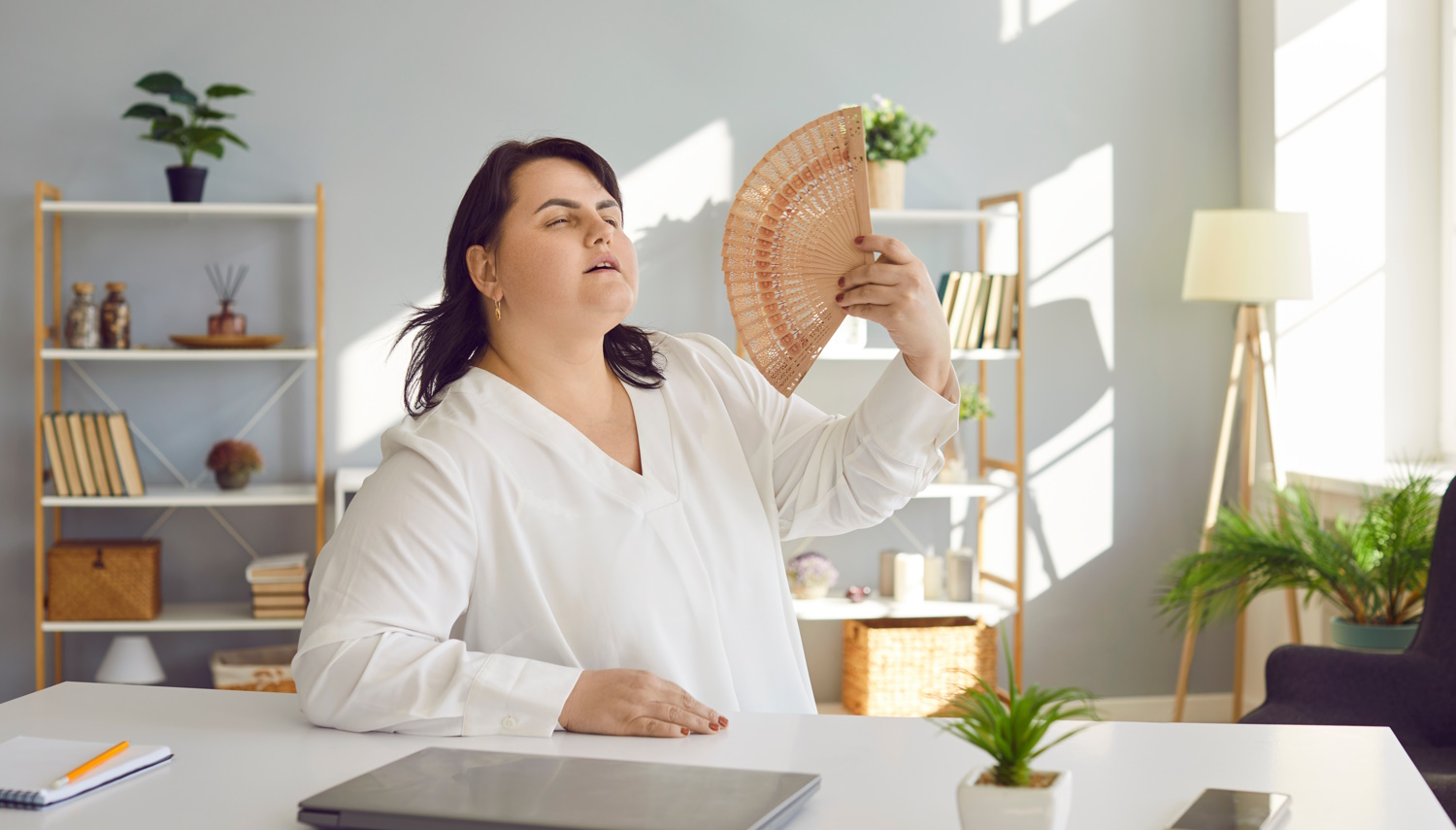 Alarma de calor por kilos de más: Es difícil tolerar el calor en una talla XL – ¡aquí tienes la solución!