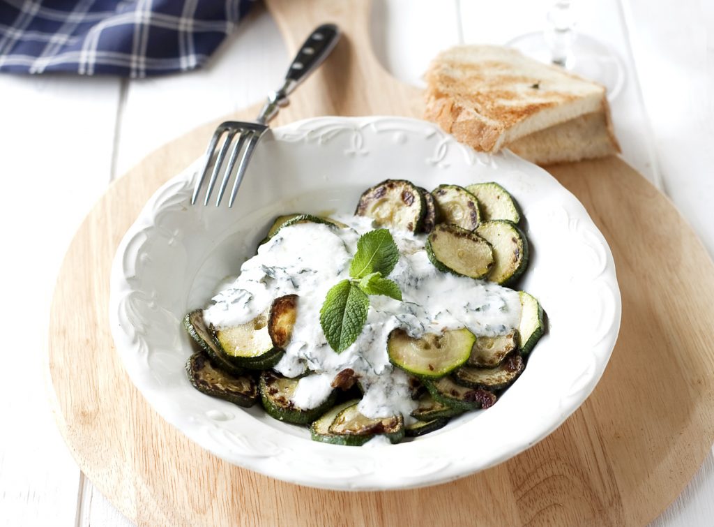 grillezett cukkini joghurtos saláta recept 