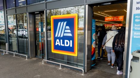 miért von le az aldi pénz, amikor belépünk a boltba