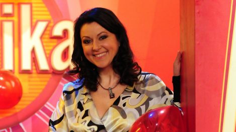 erdélyi mónika a mónika show díszletében
