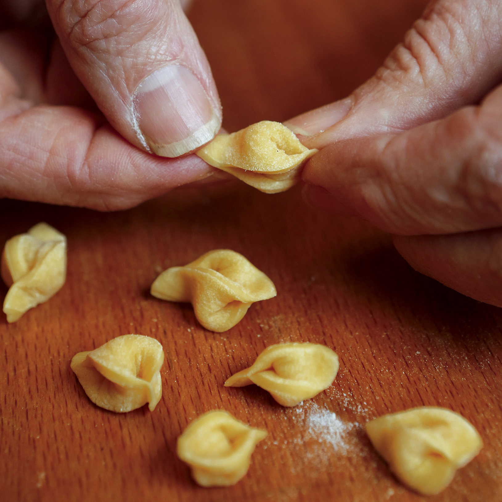 Dr. Fehér Ilona népi tésztakészítő, gasztrotörténész