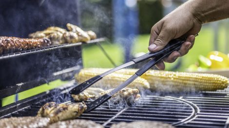 grillen sül kolbász hús kukorica