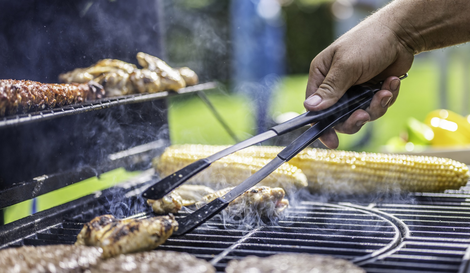 grillen sül kolbász hús kukorica