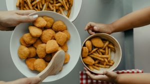 olajos sült krumpli és falatkák