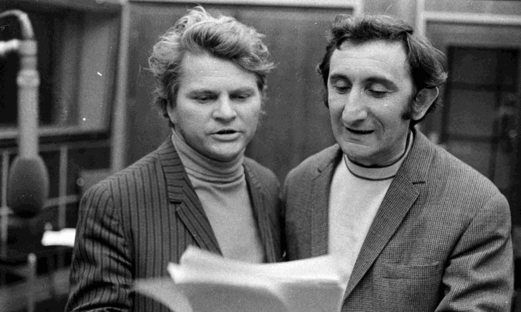 a Magyar Rádió stúdiója, David Lytton A kerék című rádiójátékának felvétele. Szabó Gyula és Garas Dezső színművészek.