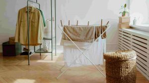 lakásban szárítón ruhák