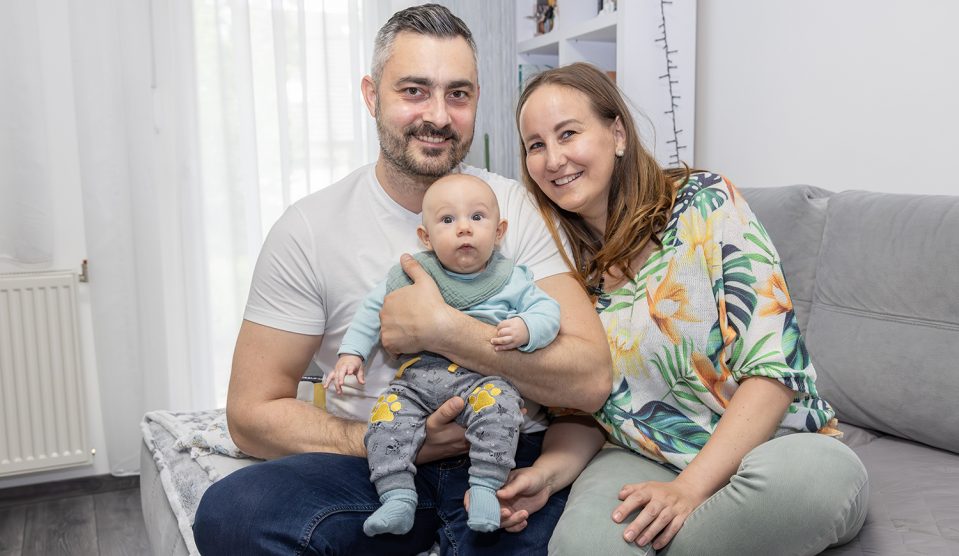 Móricz Erik, felesége, Móricz-Hasznos Szabina és kisfiuk, Móricz Máté Erik
