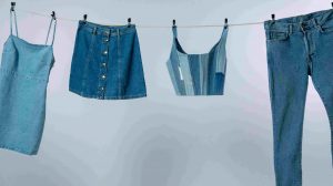 farmer ruhák száradnak a szárítón