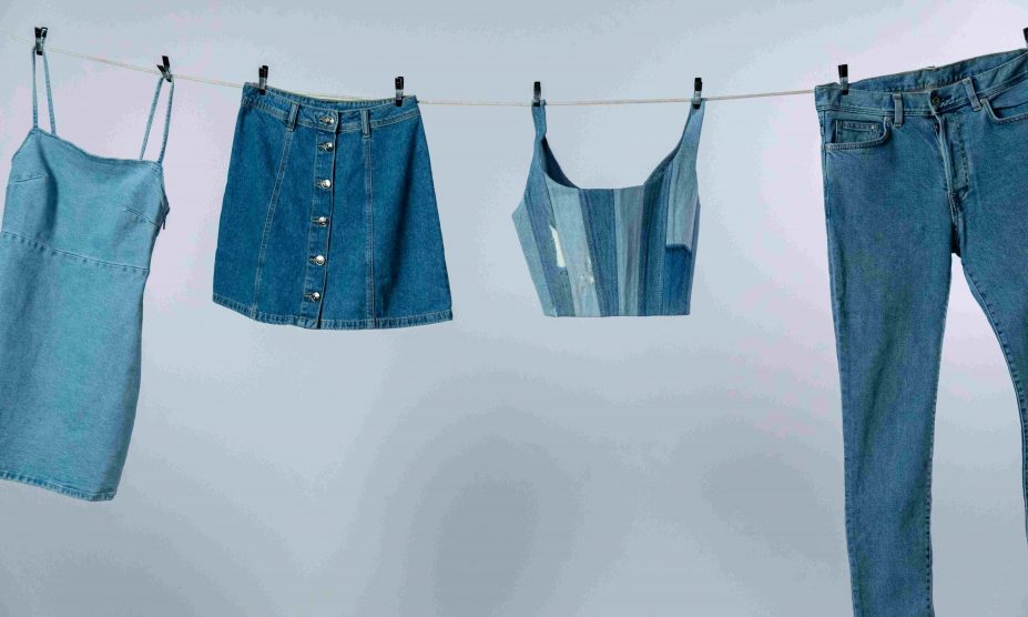 farmer ruhák száradnak a szárítón