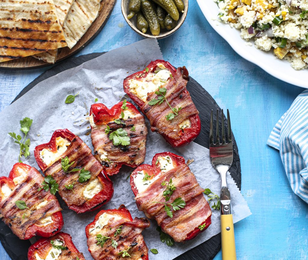 túrókrémmel töltött baconbe tekert grillezett paprika