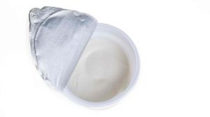 natúr joghurt kibontva