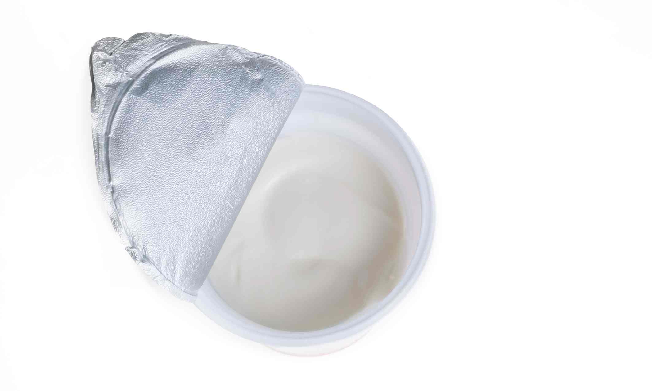 natúr joghurt kibontva