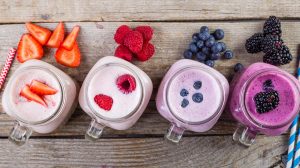 négyféle gyümölcsös smoothie