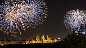 tűzijáték budapesten a parlament fölött