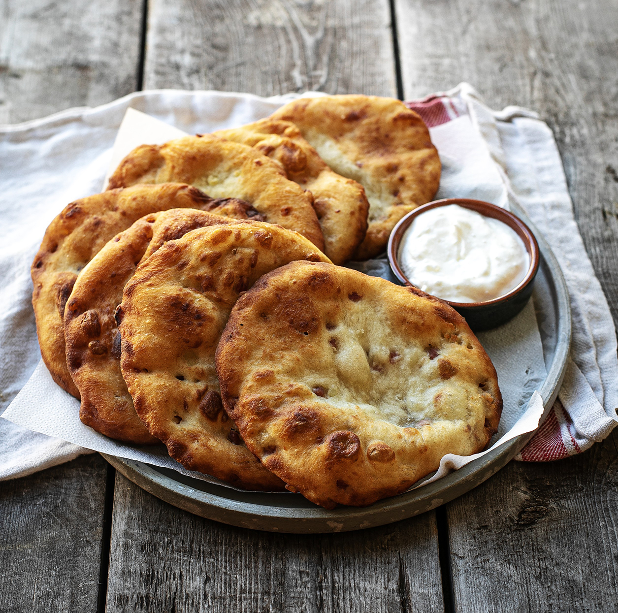 Burgonyás-füstölt húsos lángos 