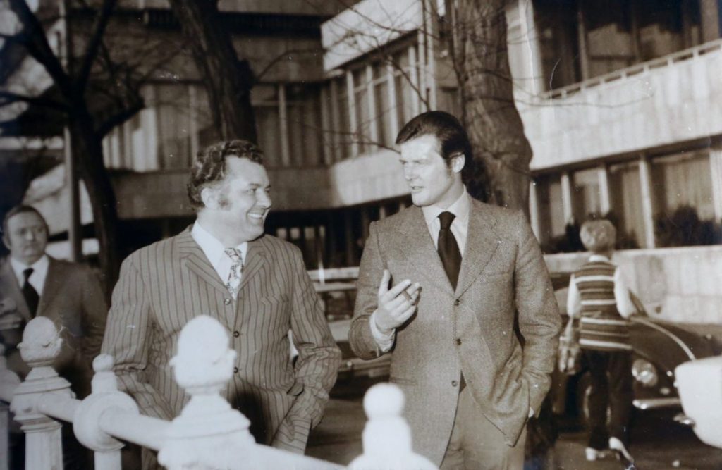 roger moore és láng józsef 1972-ben magyarországon