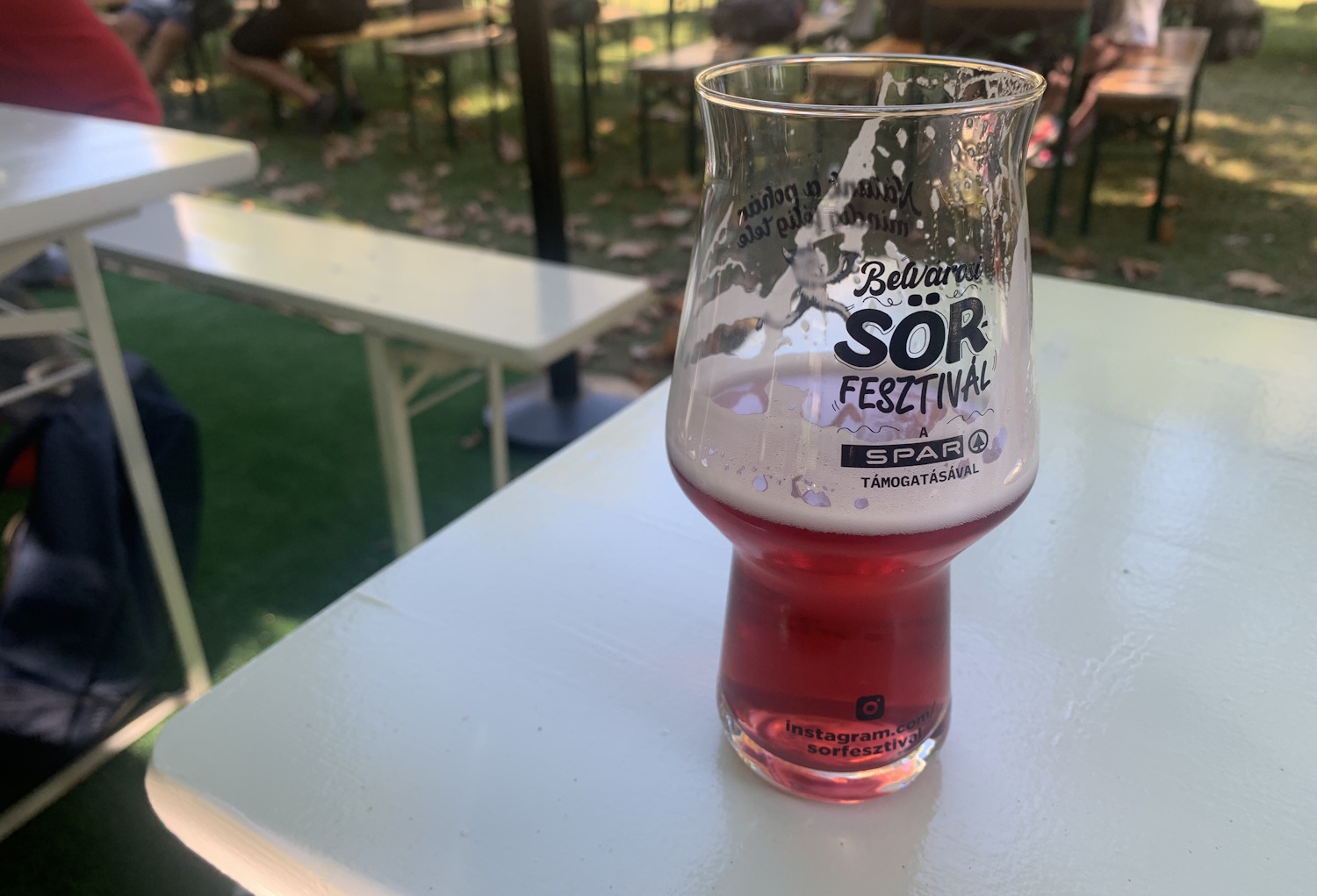 Belvárosi Sörfesztivál egy pohár meggy sör
