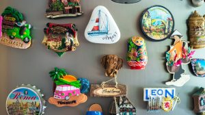 hűtőmágnesek a hűtőajtón