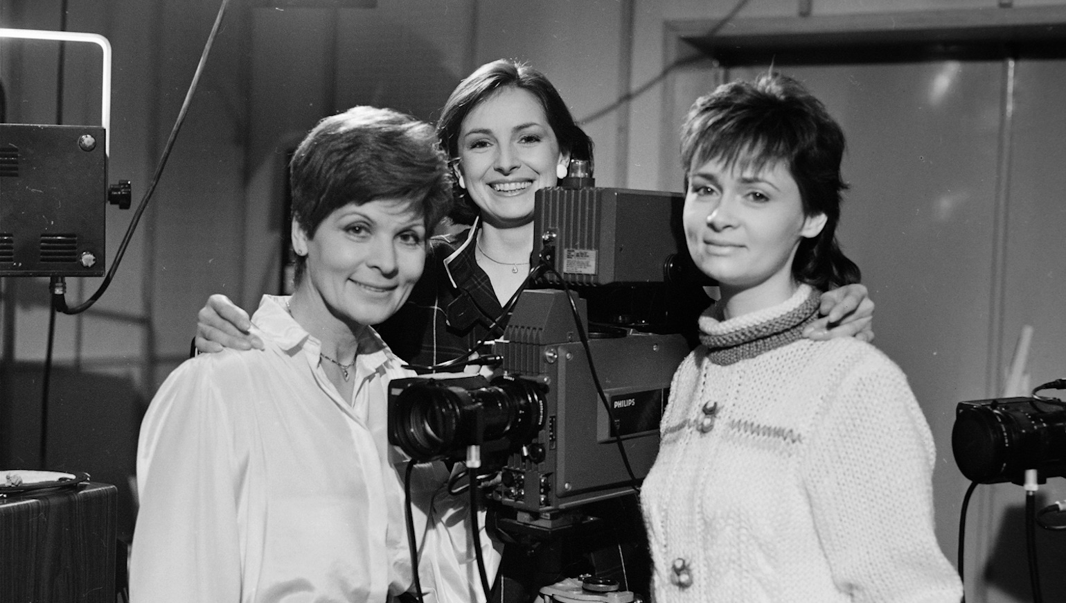 MTV stúdió, Tamási Eszter, Endrei Judit és Radványi Dorottya tévébemondók.