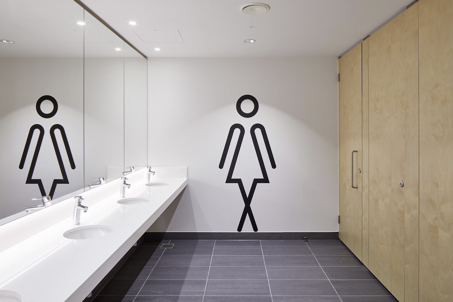 Nyilvános női WC