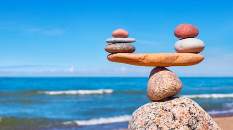 Egy kiegyensúlyozott kőszobor