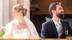 nő és férfi esküvőn