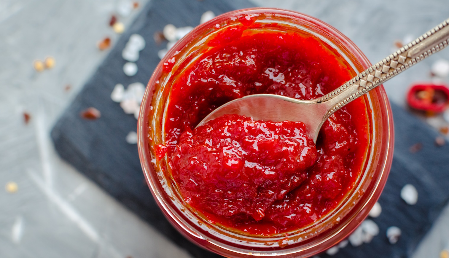 házi piros arany paprikakrém üvegben