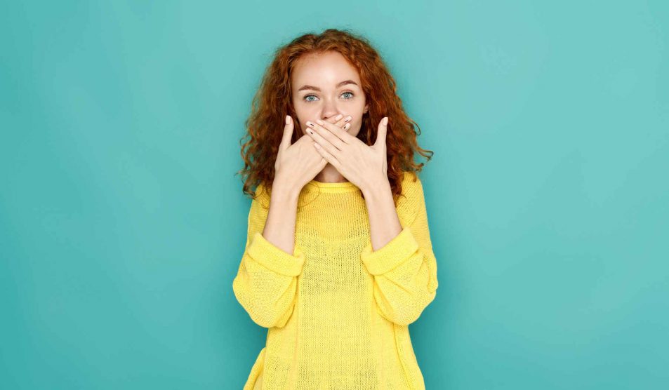 fiatal nő meglepődik