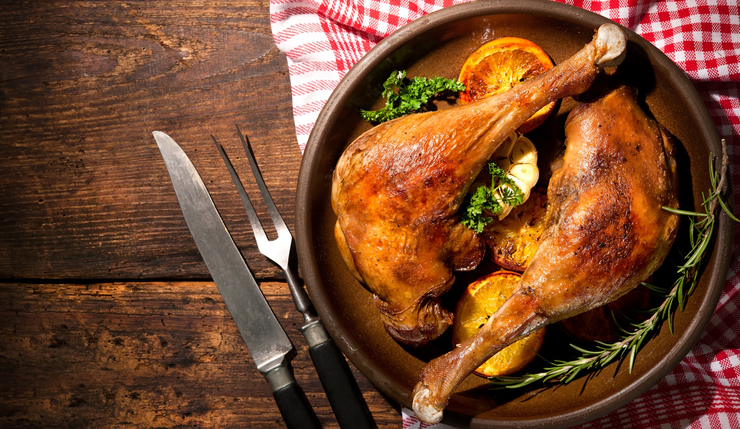 libasült tányéron, szépen tálalva