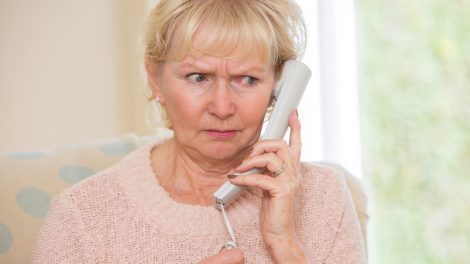 nagymama telefonnal