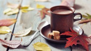 őszies háttérrel pumpkin spice latte