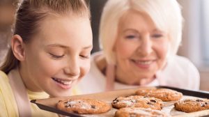 nagymama sütit süt az unokájával