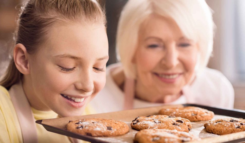 nagymama sütit süt az unokájával