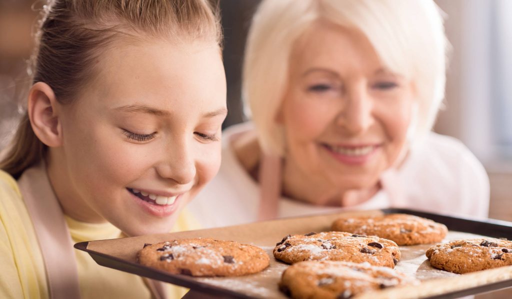 nagymama sütit süt az unokájával