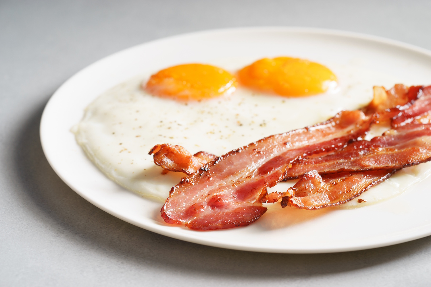 Tojás reggelire baconnel