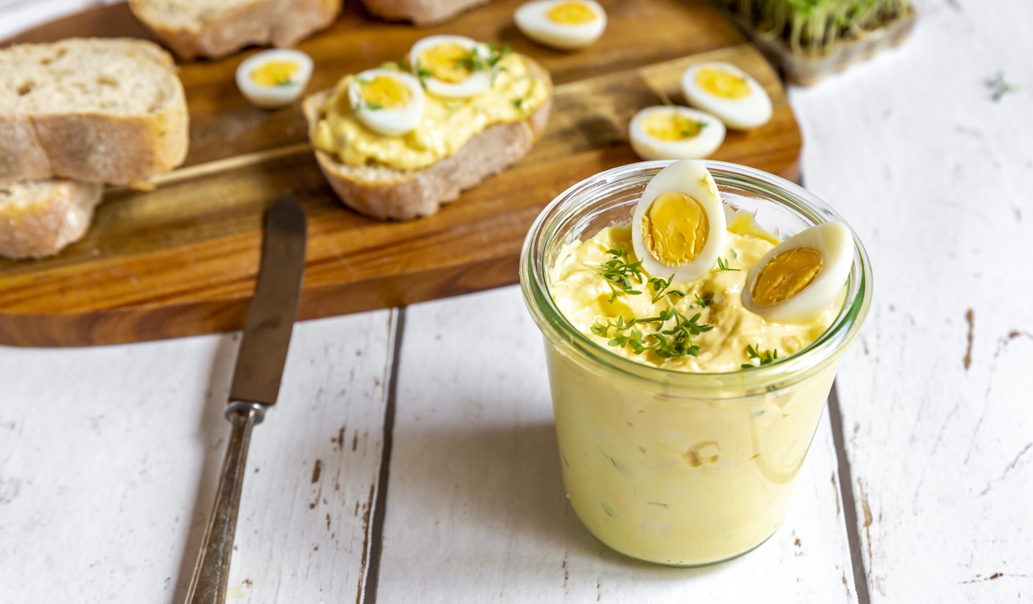 tökéletes kérmes tojássaláta szendvicsre kenve