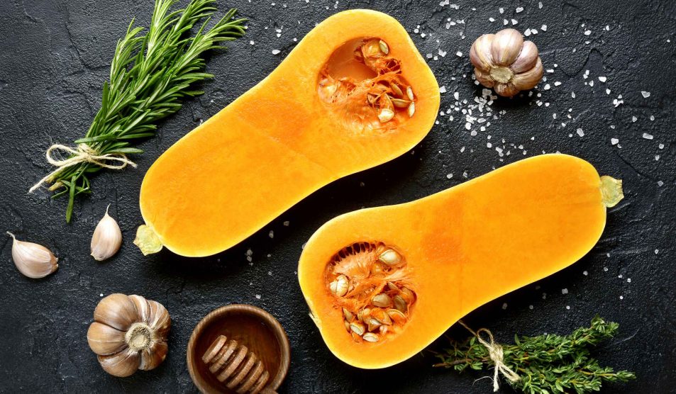 sütőtök félbevágva a konyhapulton