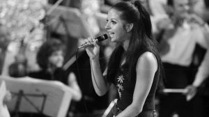 Zalatnay Sarolta, Cini énekel