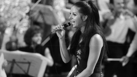 Zalatnay Sarolta, Cini énekel