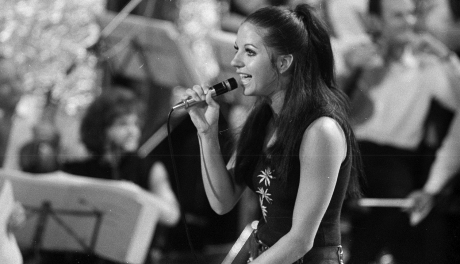 Zalatnay Sarolta, Cini énekel