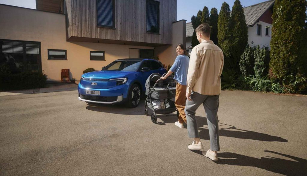 kulcs nélküli autó tolvajok boldog család autóval