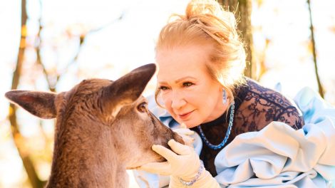udvaros dorottya az erdőben őzzel